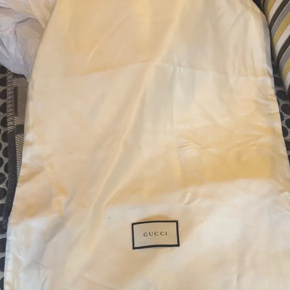 Gucci Authentication Card with Cream and Brown Accents - Picture 3 of 8